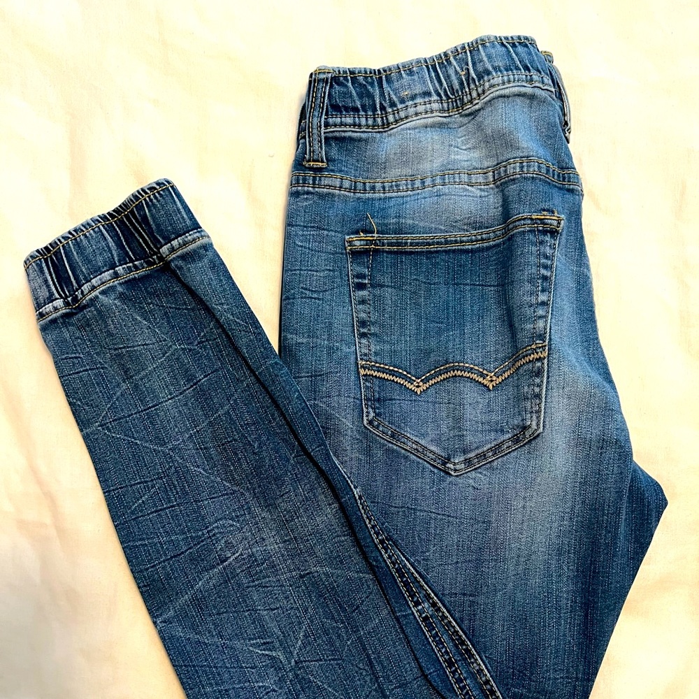 Men’s joggers. American Eagle. Size M. Has waist tie.